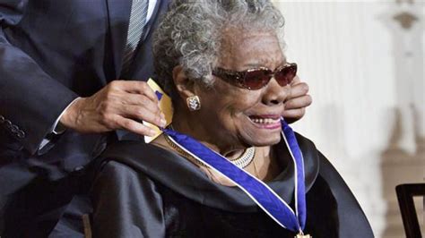 A­B­D­­d­e­ ­ç­e­y­r­e­k­l­i­k­ ­m­a­d­e­n­i­ ­p­a­r­a­y­a­ ­b­a­s­ı­l­a­n­ ­i­l­k­ ­s­i­y­a­h­i­ ­k­a­d­ı­n­:­ ­M­a­y­a­ ­A­n­g­e­l­o­u­